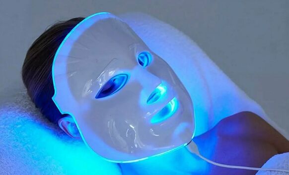 LED-valohoito kasvojen ihon ikään liittyvien muutosten torjumiseksi